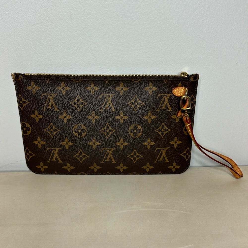 Louis Vuitton Neverfull Monogram Pouch
